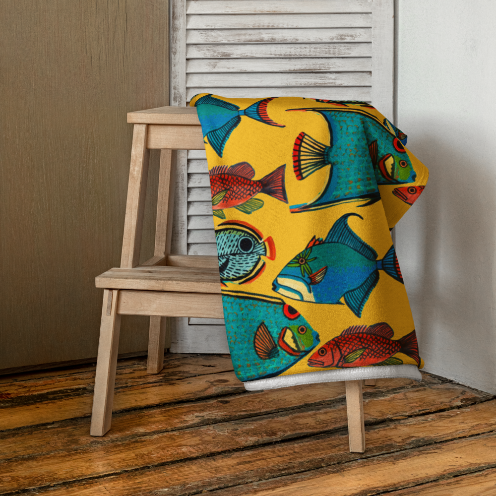 Pesces Tropicales Beach Towel