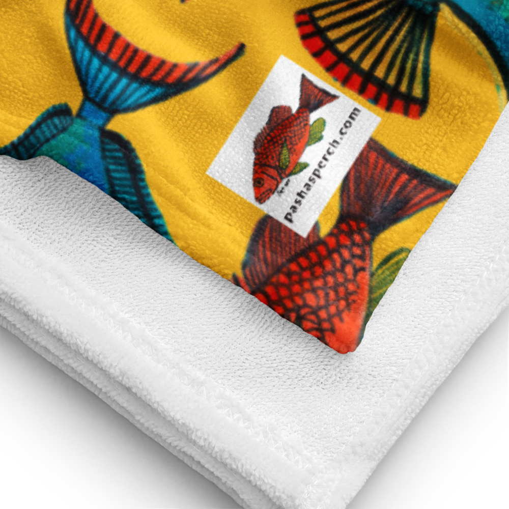 Pesces Tropicales Beach Towel